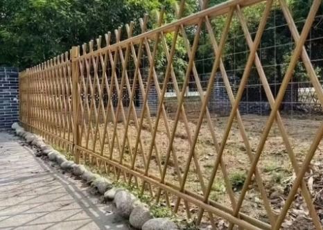 สายรั้วเหล็ก / สายกระบวนเทียม / การเลียนแบบ สายรั้วไม้ยางสีเหลืองทรงรูสามเหลี่ยม