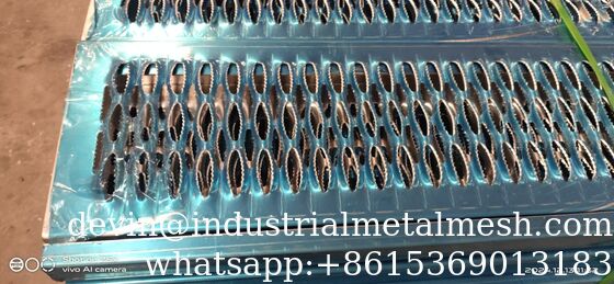 Safer Galvanized Steel Punched Grating Anti Skid Serrated Walkway Grip Strut for Harsh Environments