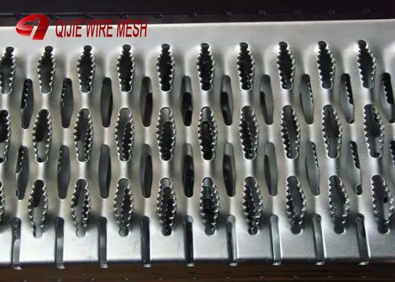 ด้ามจับชุบสังกะสีแบบจุ่มร้อนป๋อ Strut Perforated ตะแกรงโลหะไม้กระดานในเงิน