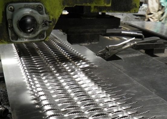 หมึกร้อนเหล็กกระดาษ 32 * 5mm เหล็ก Walkway จับ Strut Grating