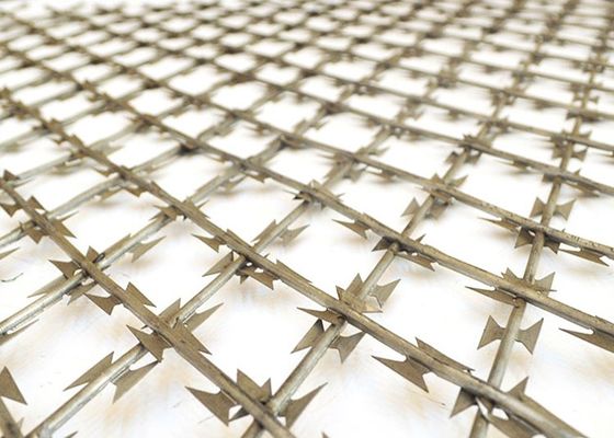 Barbed Bto-22 Concertina Razor Wire เส้นผ่านศูนย์กลางคอยล์ 450 มม