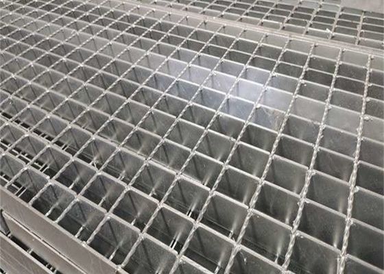 OEM ปรับแต่ง Hot Dip Galvanized Plain / Serrated Steel Grating สําหรับทางเดินบนแพลตฟอร์ม / ผ้าคลุมระบายน้ํา