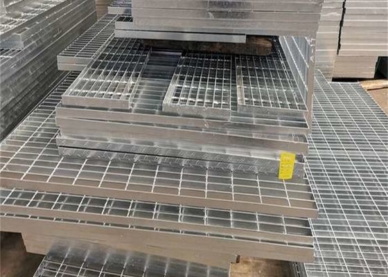 OEM ปรับแต่ง Hot Dip Galvanized Plain / Serrated Steel Grating สําหรับทางเดินบนแพลตฟอร์ม / ผ้าคลุมระบายน้ํา
