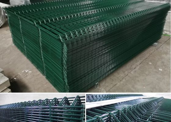 แผงเคลือบพีวีซีรั้วเหล็กโค้งโพสต์พีชสำหรับสวน