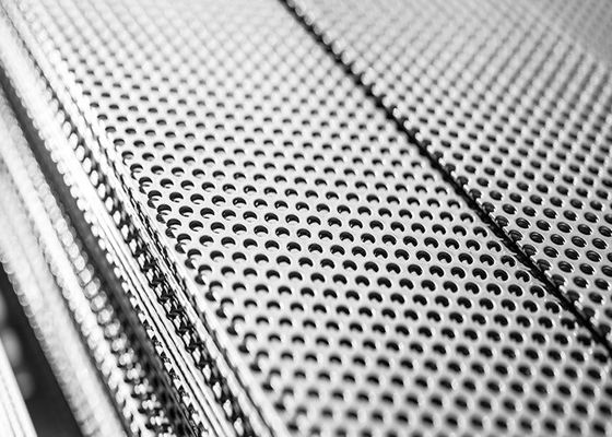 ขนาดหลุม 2 มม 3 มม เหล็กไร้สแตนเลส ผนังโลหะ perforated Mesh ผนังตกแต่งสําหรับการอากาศ