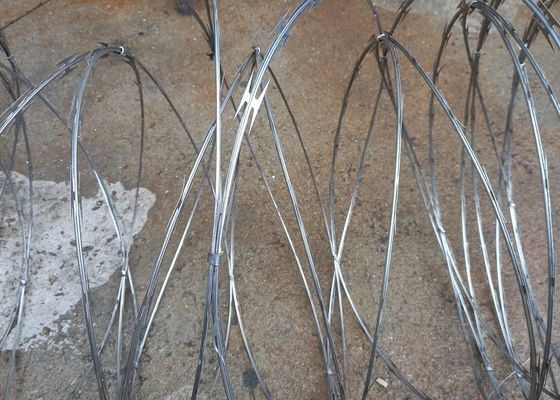 5%ลด PVC PE ผิวเคลือบ แกลนไซส์ความแข็งแรงสูง Razor สายสั้นสําหรับการป้องกัน Mesh / ฟาร์ม Fencing