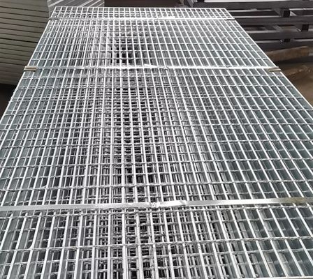 Hot Dip Galvanized Plain / Serrated Steel Grating สําหรับทางเดินบนแพลตฟอร์ม
