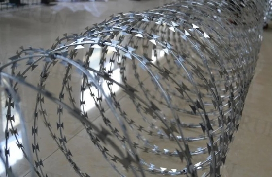 5%ลด PVC PE ผิวเคลือบ แกลนไซส์ความแข็งแรงสูง Razor สายสั้นสําหรับการป้องกัน Mesh / ฟาร์ม Fencing