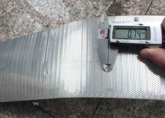 0.6 มิลลิเมตรหลุม 80 มิลลิเมตรความกว้างเหล็กไร้ขัด กระดาษ perforated หลุมกลม