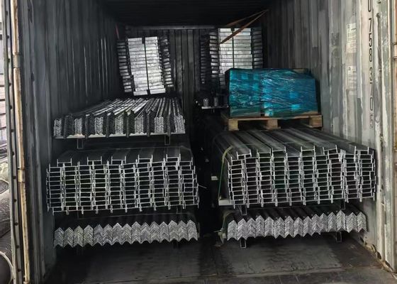 โปรไฟล์ W รั้วเหล็กชุบสังกะสีแบบจุ่มร้อน 2400hx2300l สำหรับ Cell Tower