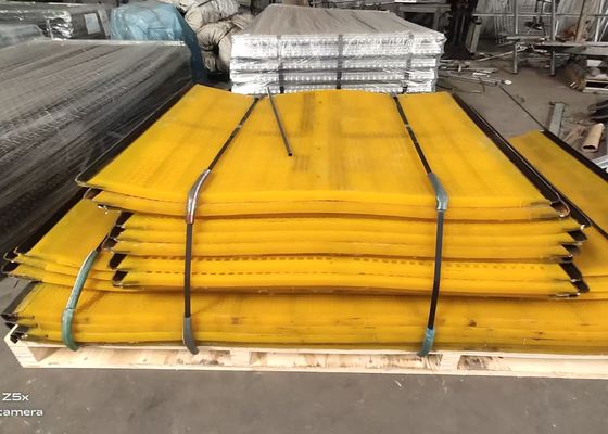 หน้าจอโพลียูรีเทนตาข่าย PU สีเหลืองกับตะขอสำหรับการสั่นของเหมือง