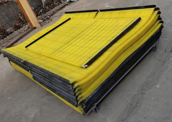หน้าจอโพลียูรีเทนตาข่าย PU สีเหลืองกับตะขอสำหรับการสั่นของเหมือง