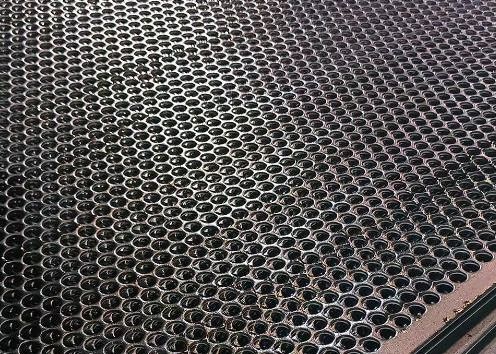 ออกแบบมืออาชีพแผ่นตาข่ายโลหะเจาะรูสแตนเลสรอบหลุม