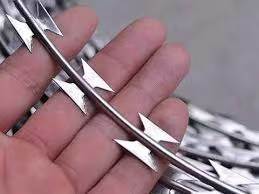 ความปลอดภัยหนาม Hdg Concertina มีดโกนลวดตาข่าย 12x12 Bwg