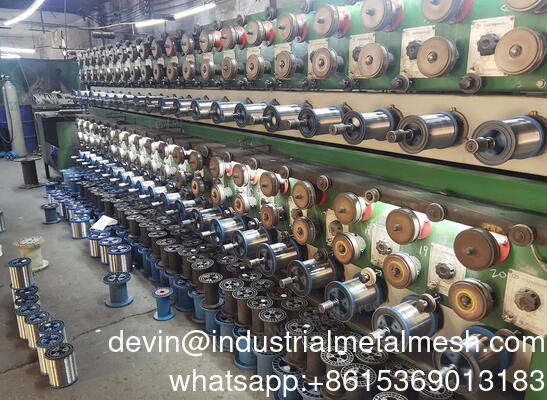 Ss 201 302 304h 316 ลวดสปริงสแตนเลสสตีลดึง ลวดสปริงเหล็กกล้าคาร์บอน -0.6 มม. 0.8 มม. 1 มม. 2 มม.