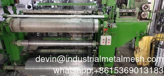 ค่าใช้จ่ายต่ํา ทนทาน แกลวนไซด์ Welded Wire Mesh Rolls สําหรับก่อสร้างรั้ว