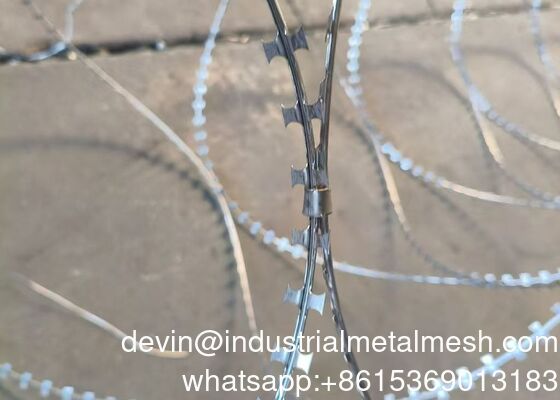 ตาข่ายลวดหนามแบบเชื่อมกันหนามป้องกันการปีนป่ายความปลอดภัยสูง