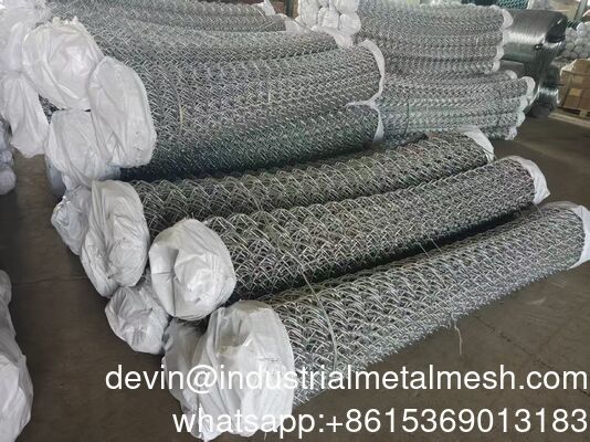 สายไหมเหล็กเหล็กคาร์บอนต่ําผนัง PVC กระปุก 60 * 60mm Chain Link รั้ว