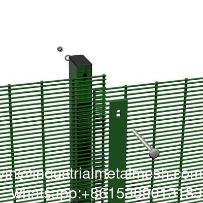 พานีลรั้วป้องกันการปีนที่ยั่งยืน 358 ปรับปรุงความปลอดภัยสูง Anti Cut Wire Mesh ด้วยมุมมองที่ชัดเจนสําหรับระบบป้องกันเขตขอบเขตที่ขยาย