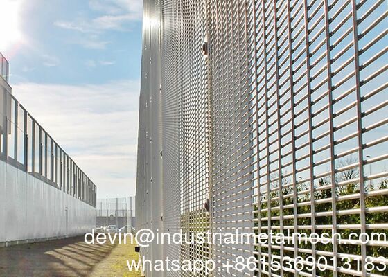3.3 * 2.4 ม. สูงป้องกันการปีนแผงรั้วรักษาความปลอดภัยเรือนจำ 358 รั้วลวดตาข่ายรั้วรั้วป้องกันการโจรกรรม