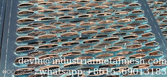 Safer Galvanized Steel Punched Grating Anti Skid Serrated Walkway Grip Strut for Harsh Environments
