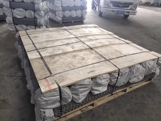 โลหะ 1.8 ม. รั้วการเชื่อมโยงโซ่สังกะสี 60x60 เพชร 50ft