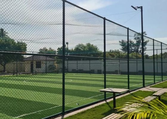 รั้วตาข่ายลวดเคลือบพีวีซีป้องกันการปีนเขา 1530 มม. 1830 มม. 2030 มม. สำหรับหลายสี