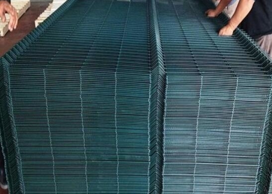 1.8 ม. สูง 3D โค้งโลหะรอยรั้วลวดตาข่ายเหล็กเหล็ก