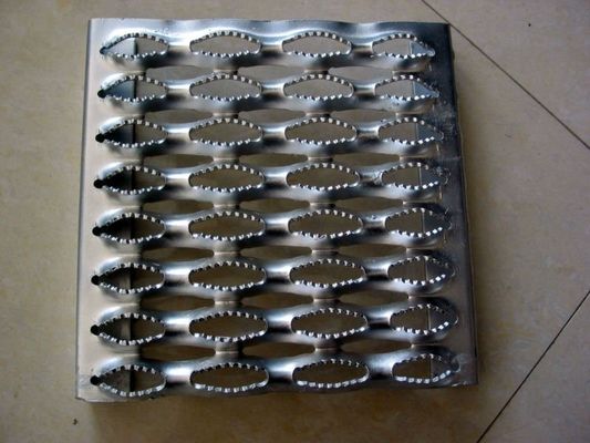 ตะแกรงนิรภัย Grip Strut สูงสุด 6000 มม. สำหรับบันไดทางลาดและดาดฟ้า