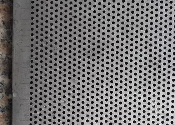 0.6 มิลลิเมตรหลุม 80 มิลลิเมตรความกว้างเหล็กไร้ขัด กระดาษ perforated หลุมกลม