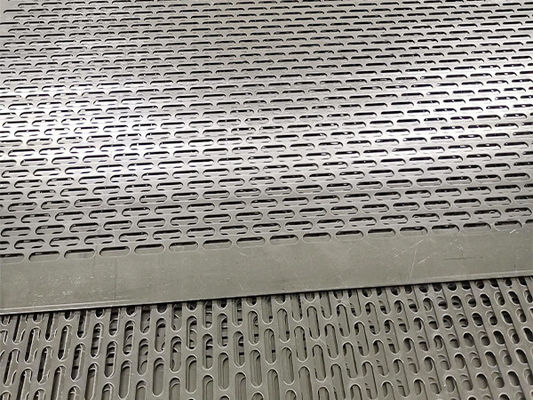พฤกษ์พื้นผิว จัดการ slot หลุม perforated Mesh Filter แก้ไขสําหรับการกรองของเหลวและแข็ง 1.2 X 2.4 M