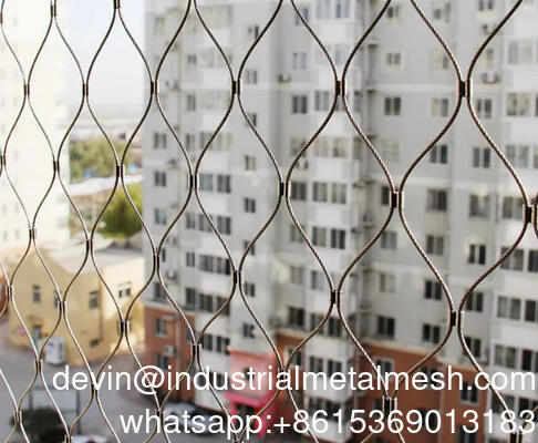 เครือข่ายเชือกเชือกเหล็กไร้ขาวแบบสถาปัตยกรรม X-tend สไตล์ Woven Wire Cable Net สําหรับโครงสร้างลานสวนกลางแจ้ง