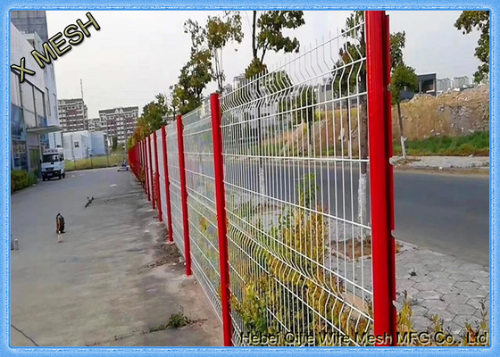 10 วัดสามเหลี่ยมโค้งรั้วโลหะ 3D ลวดตาข่ายรั้วสีดำเคลือบพีวีซีเอสจีเอได้รับการอนุมัติ