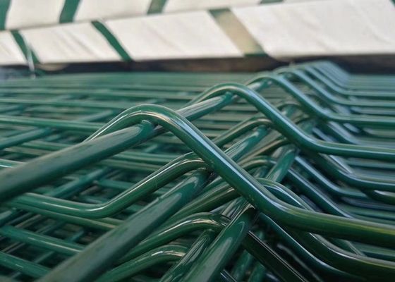 รั้วโค้งงอรูปตัว V เคลือบ PVC สำหรับพื้นที่ให้บริการสนามบิน