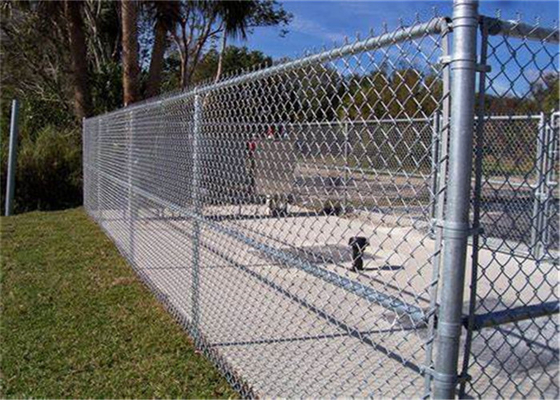 ชุบสังกะสีและสีดำ Pvc เคลือบ 1.8m Chain Link Fence Fabric