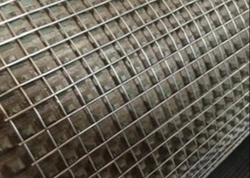SUS 304 และ 316 Welded Wire Mesh ที่มีขนาดรูตั้งแต่ 1/2 นิ้วถึง 3 นิ้ว
