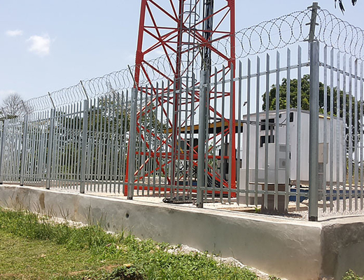 โปรไฟล์ W รั้วเหล็กชุบสังกะสีแบบจุ่มร้อน 2400hx2300l สำหรับ Cell Tower