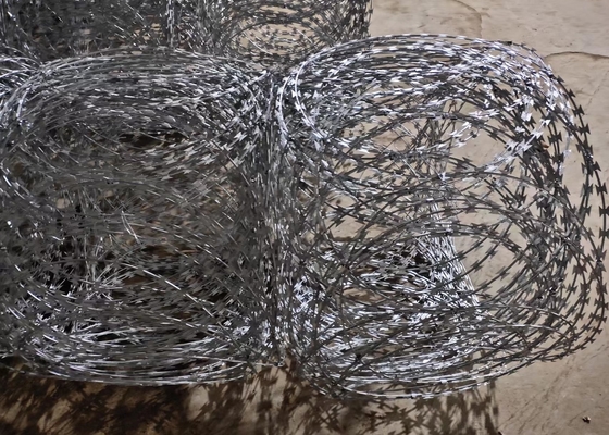 เส้นผ่านศูนย์กลาง 800 มม. Concertina มีดโกนลวดแบนห่อ Bto-20